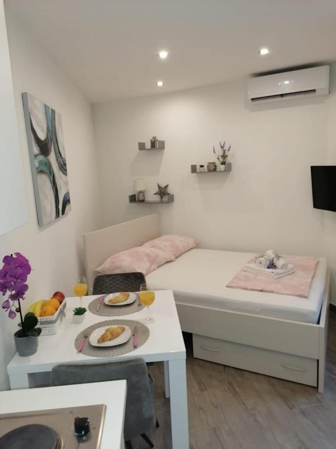 Appartamento Studio Apartman Megy Sutivan Esterno foto