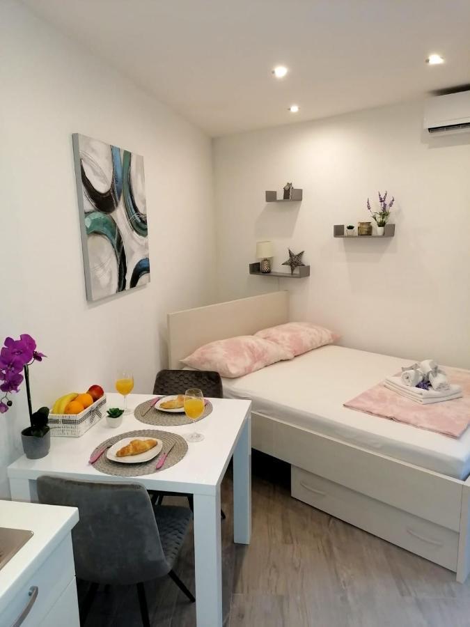 Appartamento Studio Apartman Megy Sutivan Esterno foto